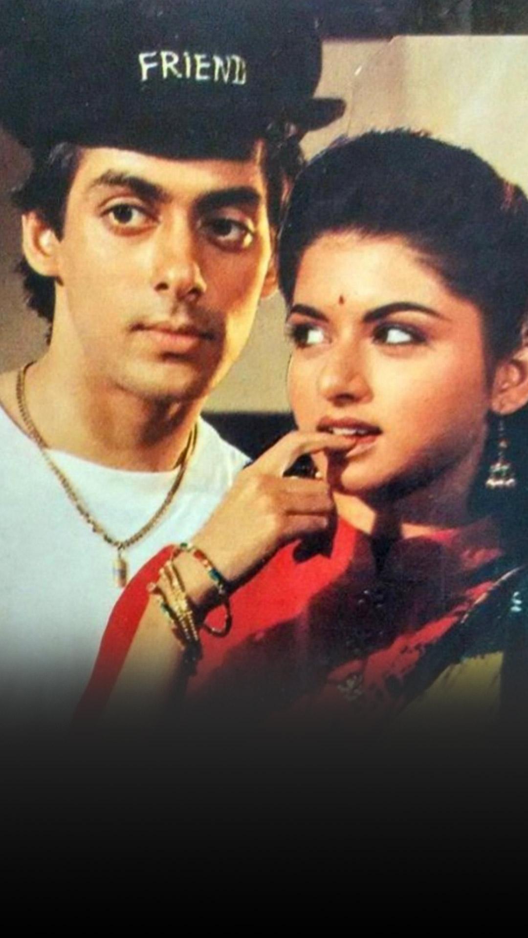 Bhagyashree, Salman in the song Dil Deewana