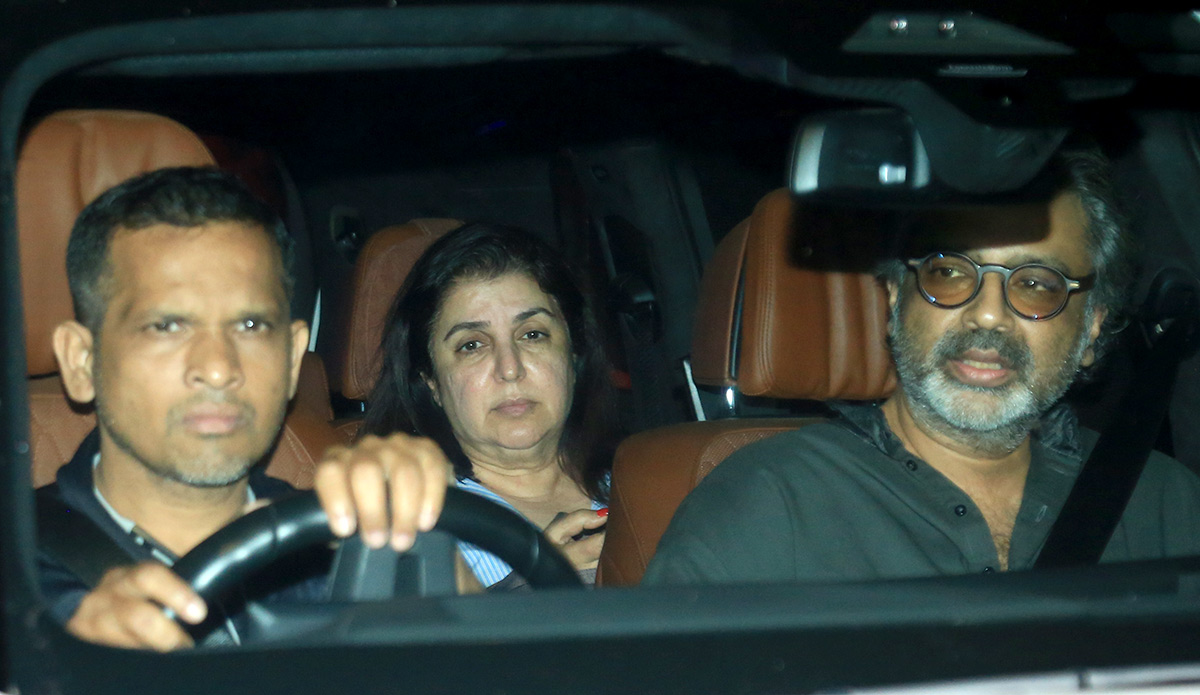 Shah Rukh Mourns With Farah Khan