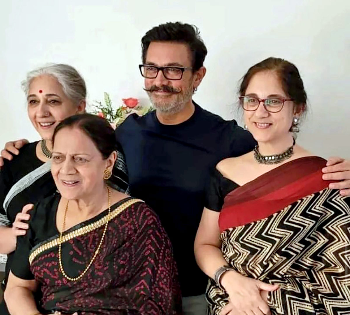 Aamir Plans Huge Party For Mom, 90