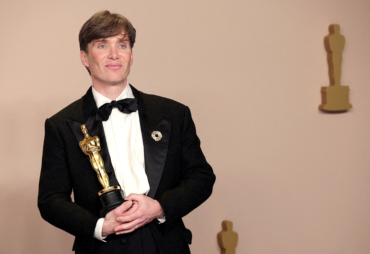 Cillian Murphy Dedicates His Oscar To…