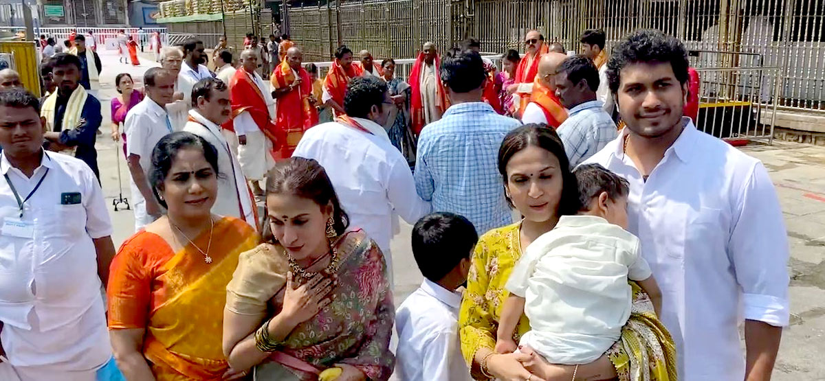 Rajinikanth’s Daughters Visit Tirumala Temple
