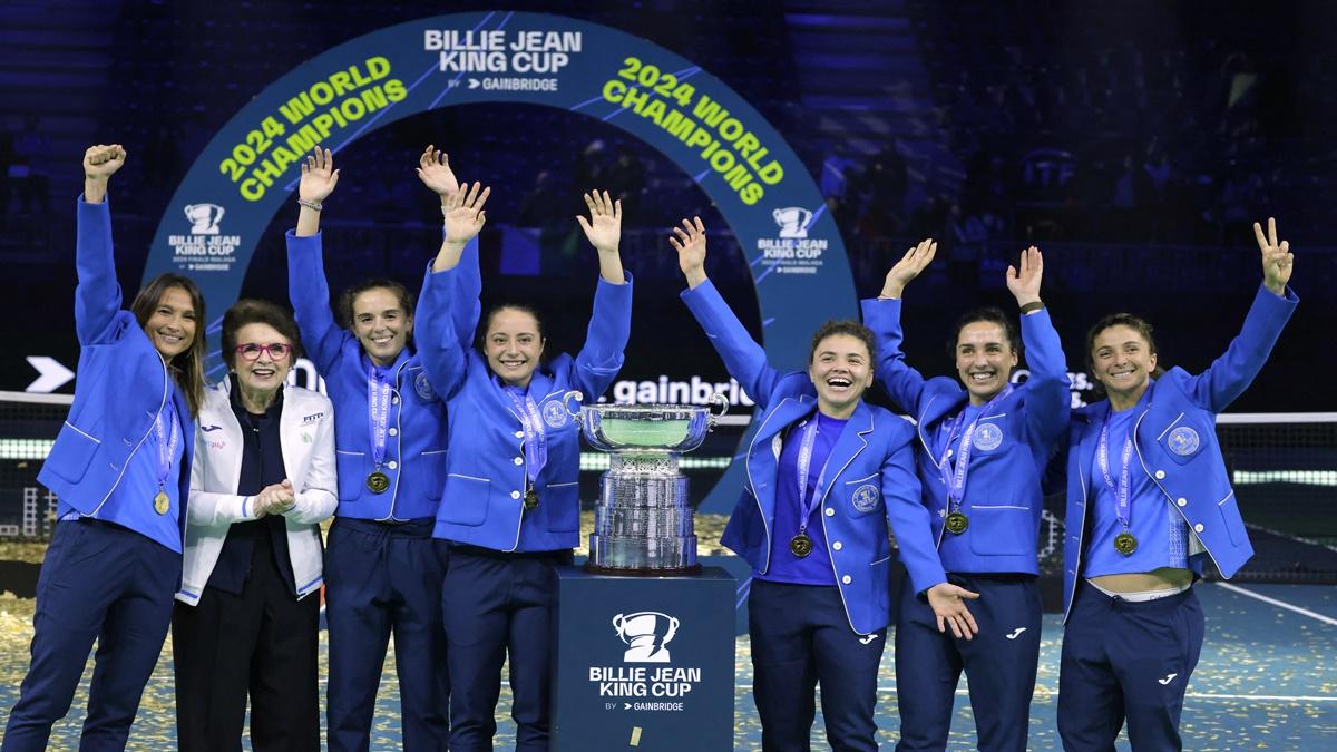 Italy captain Tathiana Garbin, Lucia Bronzetti, Jasmine Paolini, Camila Giorgi, Martina Trevisan and Elisabetta Cocciaretto celebrate with tennis icon Billie Jean King and the trophy after beating Slovakia in the Billie Jean King Cup final at Palacio de Deportes Jose Maria Martin Carpena Arena, Malaga, Spain, on Wednesday.