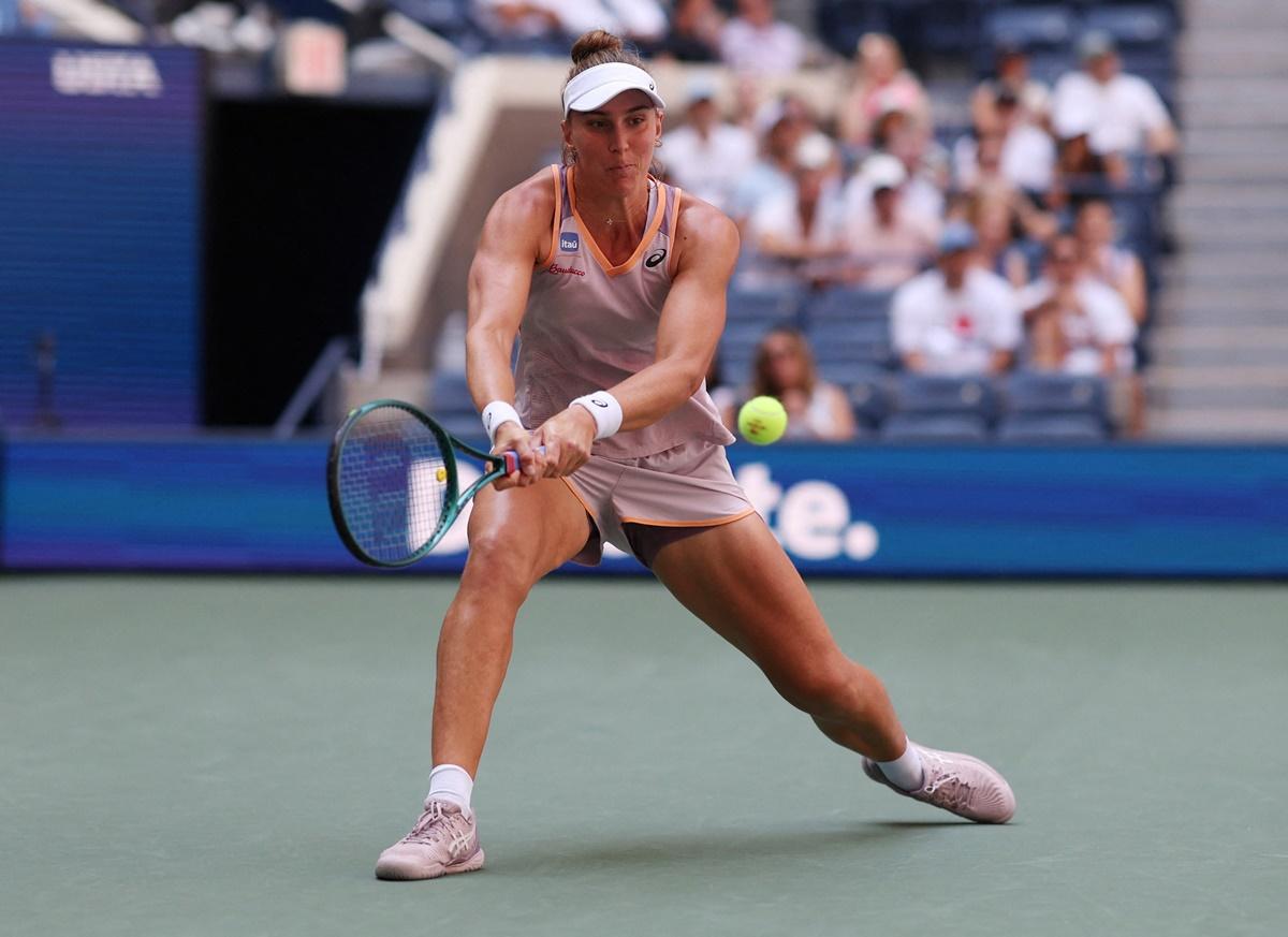 Beatriz Haddad Maia in action against Karolina Muchova.