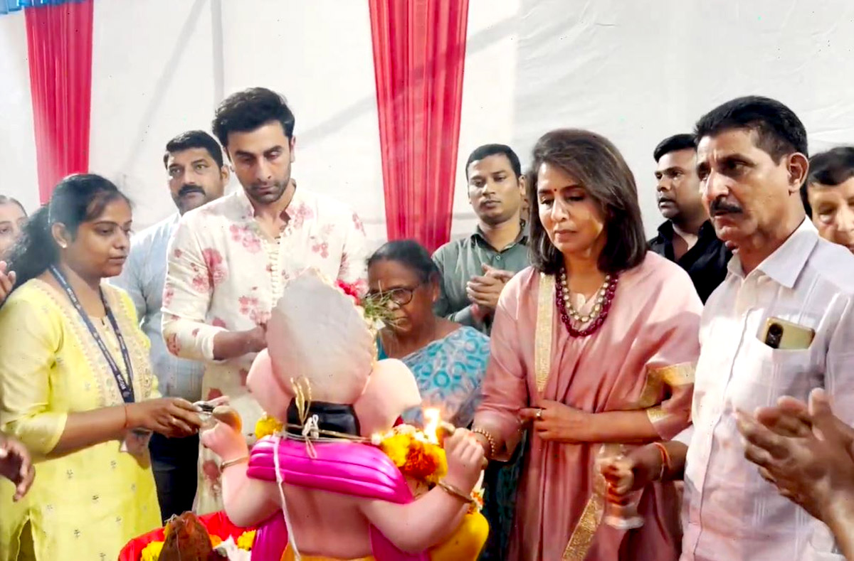 WATCH: Ranbir Bids Farewell To Ganpati