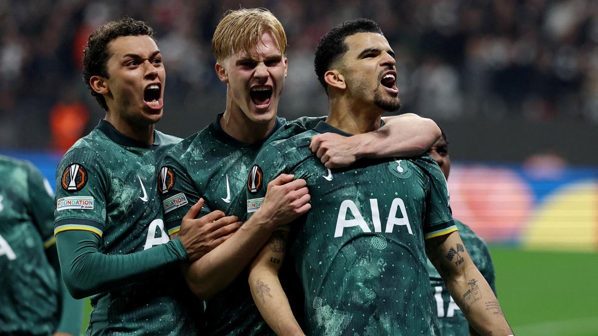 Dominic Solanke celebrates with Brennan Johnson and Lucas Bergvall scoring Tottenham Hotspur's only goal against Eintracht Frankfurt at Deutsche Bank Park, Frankfurt.