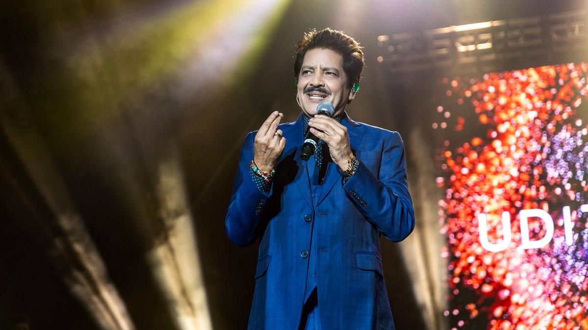 Kiss Controversy: Udit Narayan Defends Himself