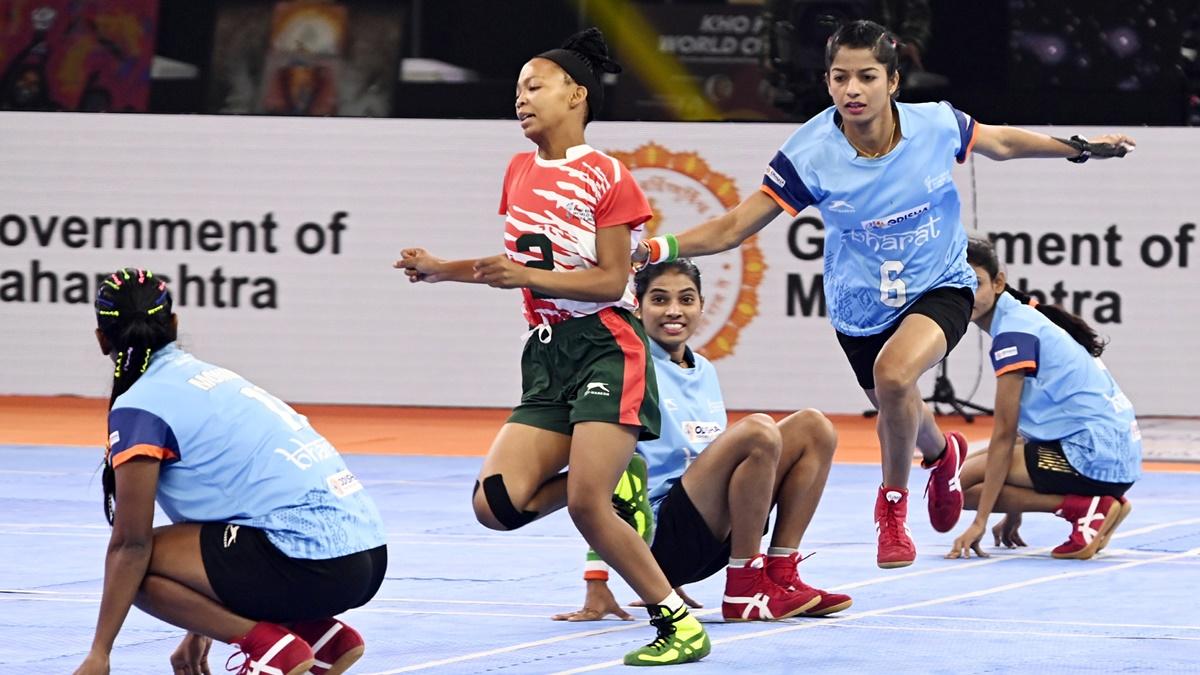 Action in the Kho Kho World Cup 2025 women's semi-final between India and South Africa, at Indira Gandhi indoor stadium, New Delhi, on Saturday.