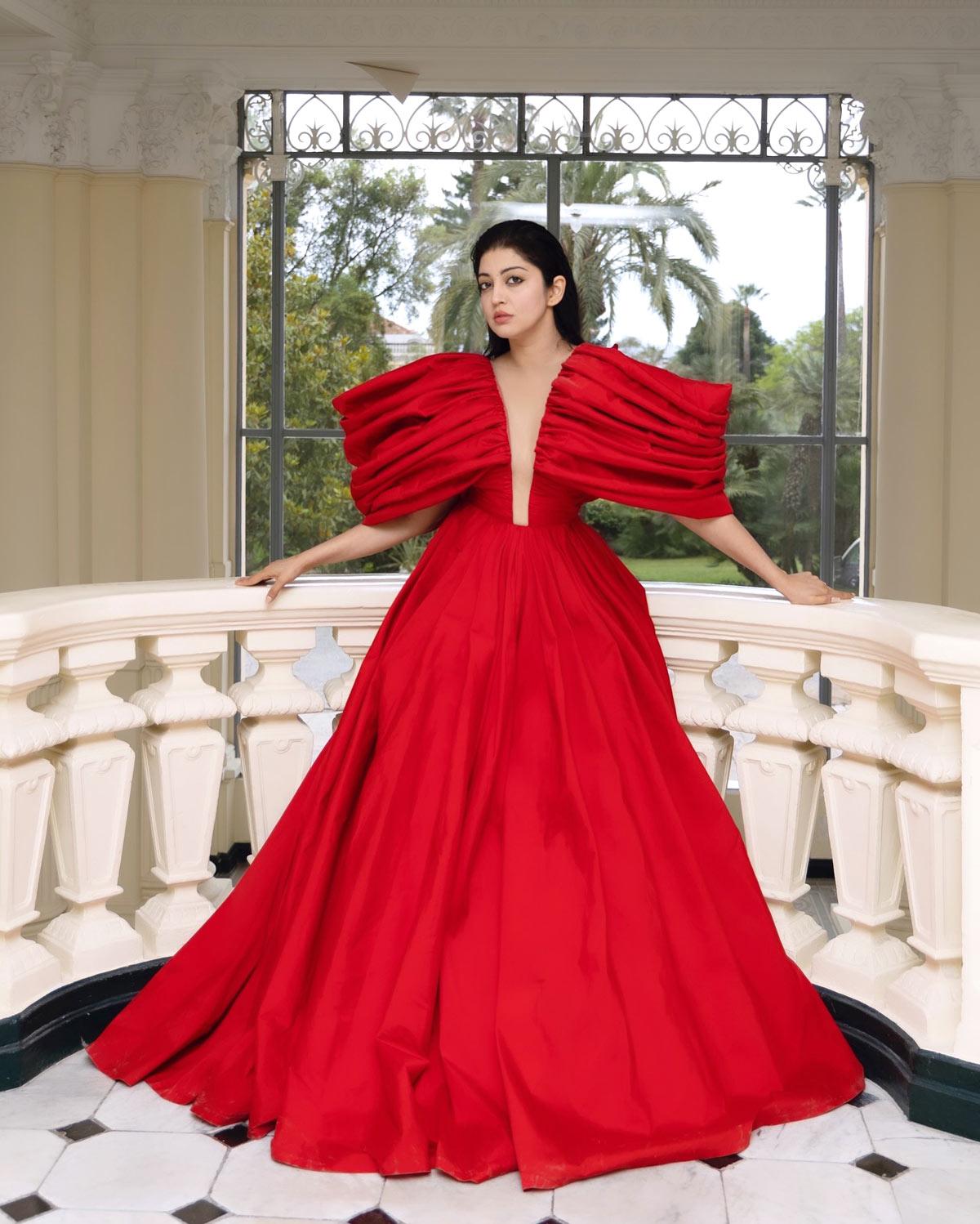 Pranita Paints Cannes Red - Rediff.com movies
