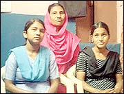 Bano Bi with daughters Noor Jahan and Bilkis