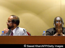 Dr Rajendra K Pachauri, Chairman, Intergovernmental Panel on Climate Change, left, and Dr Orgunlade Davidson, co-chair of the IPCC's Working Group III, at a press conference at the United Nations building in Bangkok, May 4, 2007