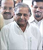 Leaders of the Left Front lead by SP chief Mulayam Singh Yadav