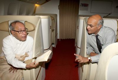 External Affairs Minister Pranab Mukherjee with Foreign Secretary Shivshankar Menon on board the Air India Flight to New York.