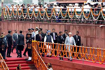 Manmohan Singh, surrounded by his bodyguards, arrives to address the nation