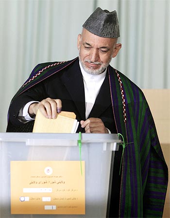Afghanistan President Hamid Karzai casts his vote in Kabul