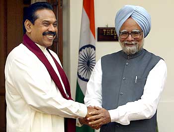 Sri Lankan President Mahinda Rajapakse with Prime Minister Manmohan Singh.