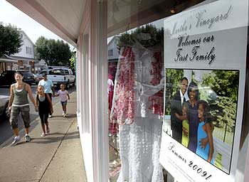 A storefront sign welcomes US President Barack Obama and his family to Martha's Vineyard.