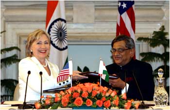 US Secretary of State Hillary Clinton and India's Foreign Minister S M Krishna