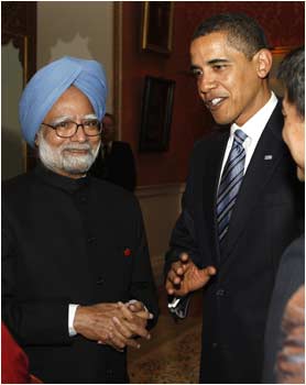 US President Barack Obama with Prime Minister Manmohan Singh during a reception