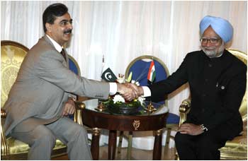 Indian and Pakistan prime ministers meet in Sharm-el-Sheikh