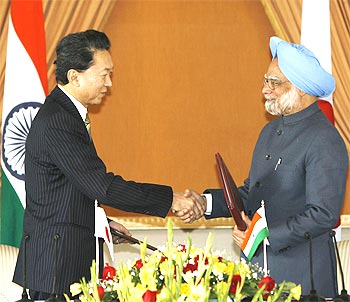 Japan's Prime Minister Yukio Hatoyama (Left) with his Indian counterpart Manmohan Singh after signing a joint statement in New Delhi on Tuesday.