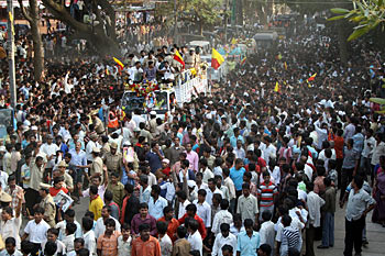 A view of the funeral procession of Dr Vishnuvardhan in Bengaluru