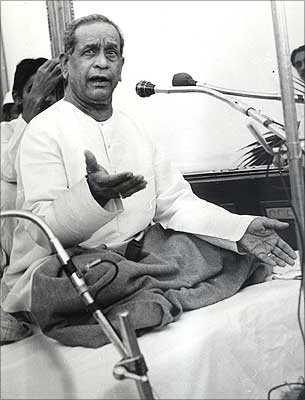 Pandit Bhimsen Joshi presents a music programme on the occasion of Nehru's birth centenary in 1998
