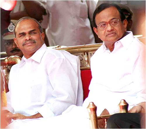 Andhra Pradesh CM Y S Rajasekhara Reddy (left), also attended the ceremony
