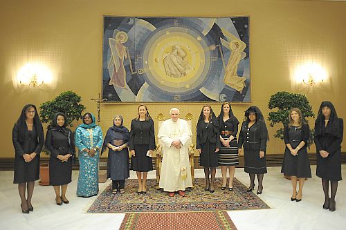 Pope with the wives of G8 leaders