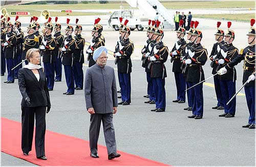 Prime Minister Dr Manmohan Singh inspects the Guard of Honour at the ceremonial reception at Orli Airport, Paris, with French Minister of Justice Alliot Marrie