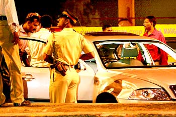 Police surround the car in which Kasab tried to escape