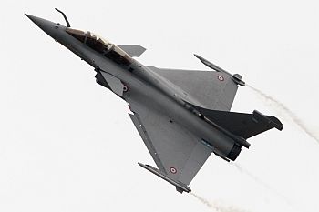 A Dassault Rafale fighter jet takes part in a flying display during the 48th Paris Air Show at the Le Bourget airport near Paris