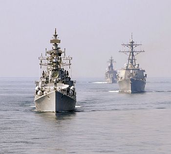 INS Ranvir (D54), left, USS Fitzgerald (DDG 62) and JDS Kurama (DDH 144) underway during Exercise Malabar '09