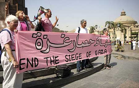 American and European activists demonstrate for peace in the Gaza Strip, in front of Cairo University