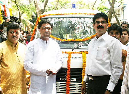 Raj Thackeray and Bala Nandagonkar unveil an ambulance service
