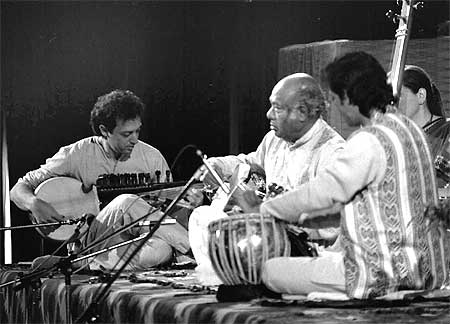 Ken Zuckerman , Ali Akbar Khan and Swapan Chaudhuri (on tabla) in concert