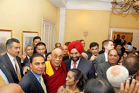 The Dalai Lama interacts with Indian Americans