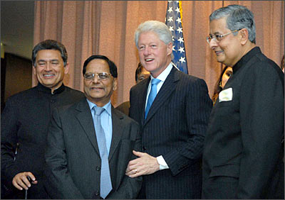 From Left, Rajat K Gupta, Dr Anji Reddy, Bill Clinton and Victor J Menezes
