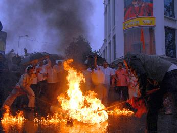Shiv Sainiks burn an effigy of SP leader Abu Azmi outside Sena Bhavan on Wednesday