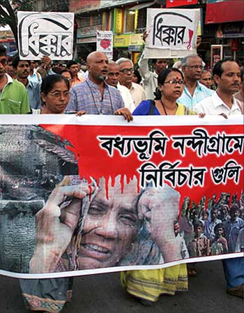 Intellectuals protest in Kolkata against violence in Nandigram.