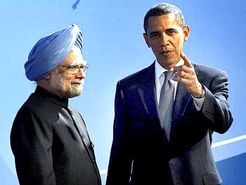 US President Barack Obama with Prime Minister Manmohan Singh in Pittsburgh, during the G-20 summit.