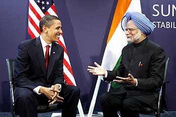 US President Barack Obama meets with India's Prime Minister Manmohan Singh at the G20 Summit in London