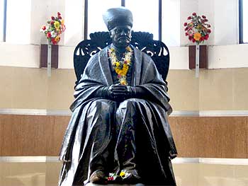 The statue of Sir Jamshedji Jeejibhoy at the hospital's entrance.