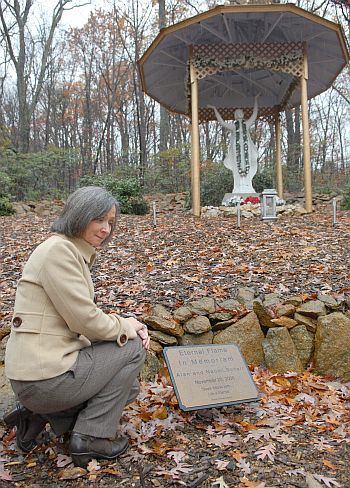 Kia at the site where the ashes of Alan and Naomi are placed