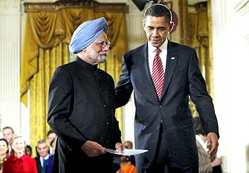 Obama welcomes Dr Singh to the White House