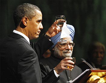 President Obama and Prime Minister Singh raise a toast to US-India ties at the state dinner