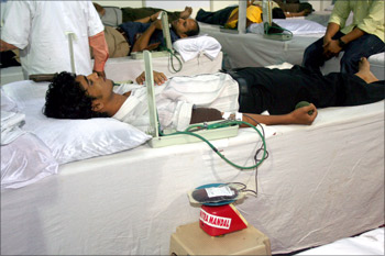 People donating blood at CST
