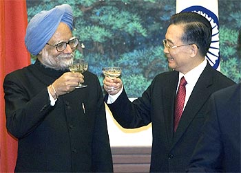 Prime Minister Manmohan Singh and Chinese Premier Wen Jiabao share a toast at the Great Hall of the People in Beijing January 14, 2008.