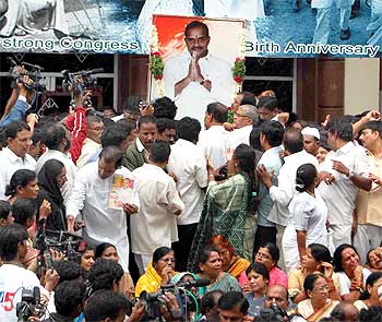 Congress workers gather at YSR's residence