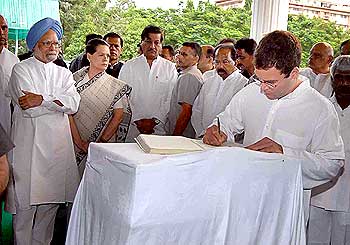 Rahul Gandhi leaves a condolence message