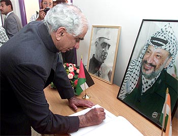 A file photograph of Jaswant Singh signing the guest book during his visit to Al-Azhar University in Gaza